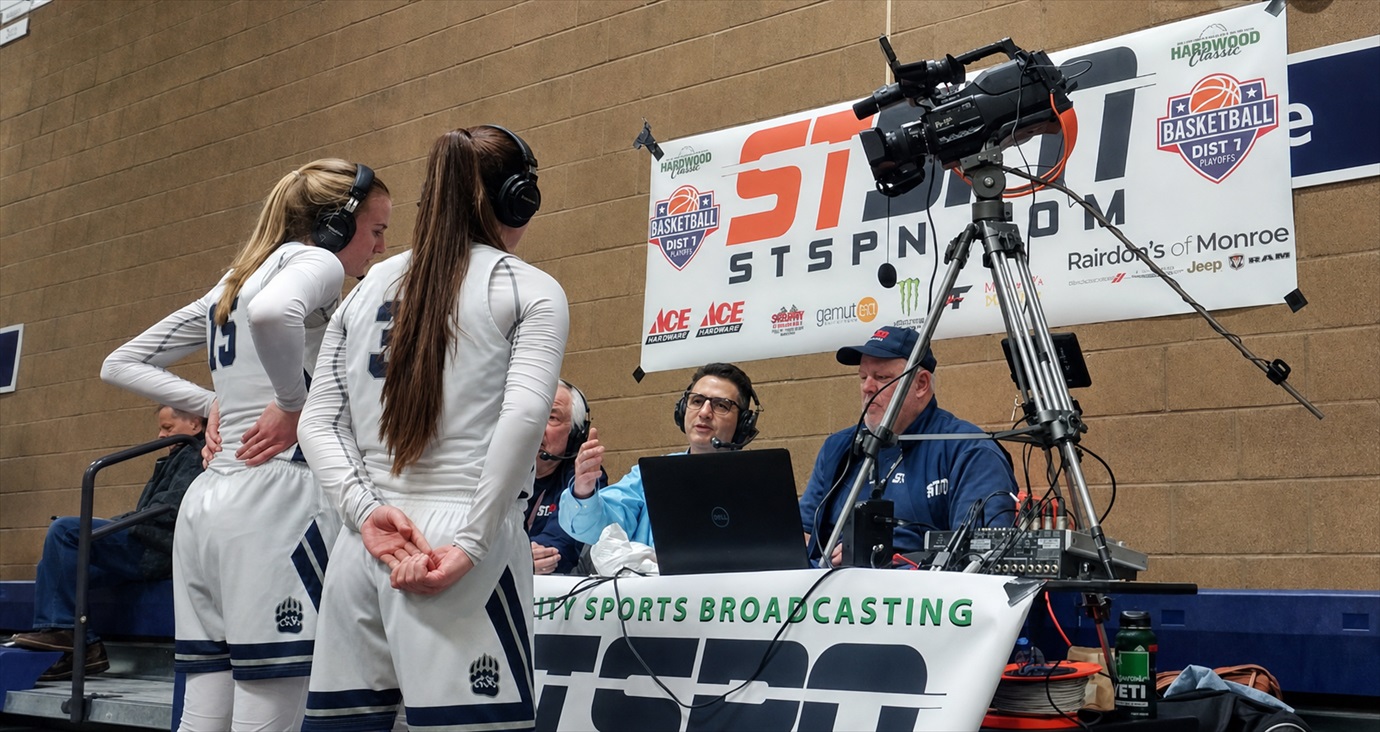 Ron Henthorn working with the STSPN broadcast team at a high school basketball game in 2019